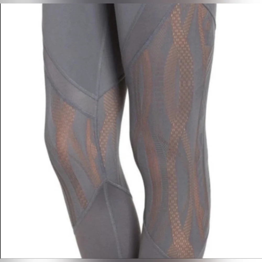 ALO YOGA VITALITY LEGGING LIVELY LACE IN SLATE GLOSSY SIZE XS